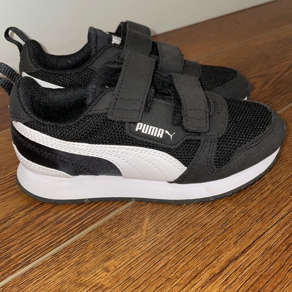 Like new Puma velcro sneakers